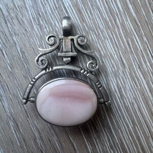 Silver 925 spinning pendant with mother of pearl and onyx stone cabochon
